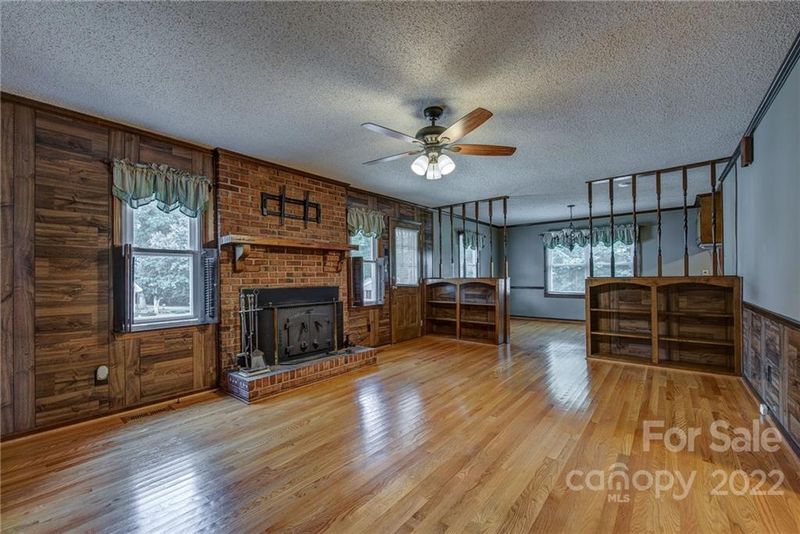 101 N Elm St N, Lowell, NC 28098