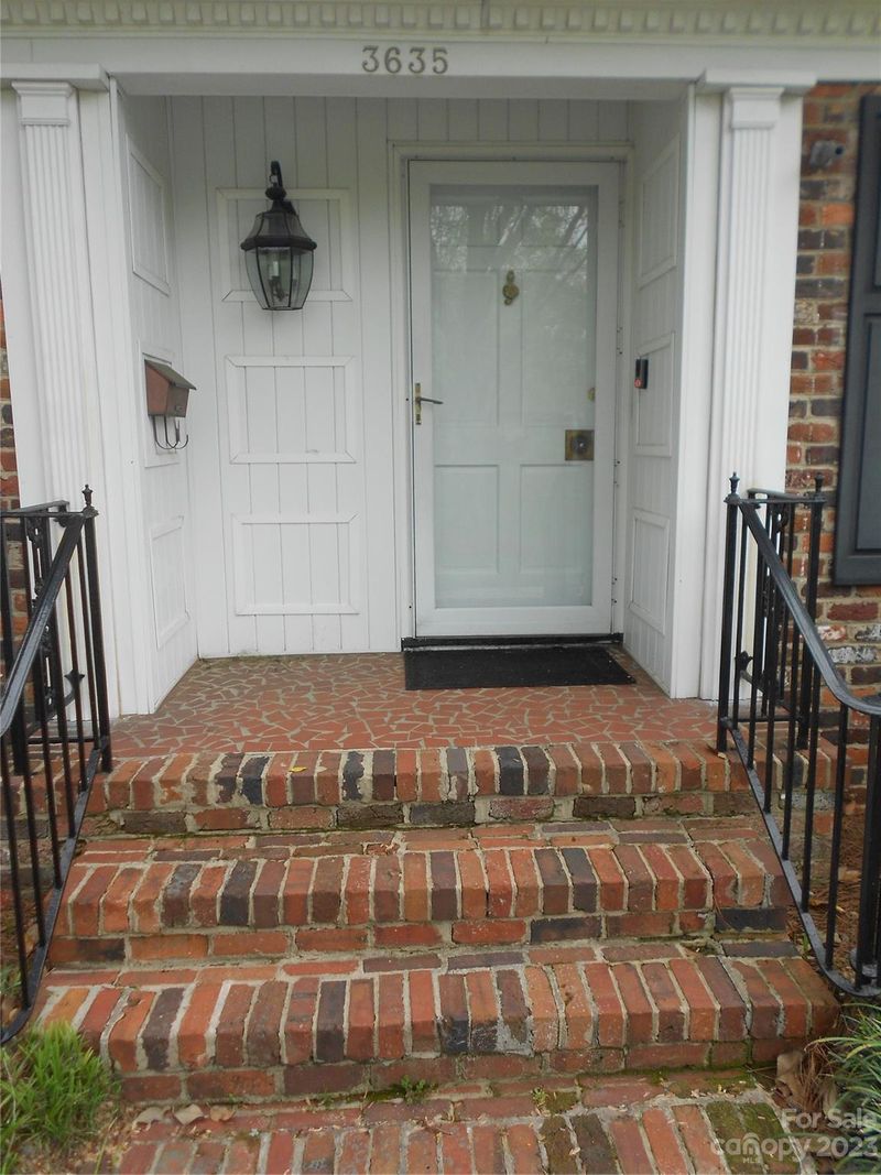 3635 Barclay Downs Dr, Charlotte, NC 28209