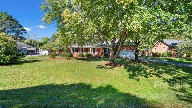 14131 Honeysuckle Ridge Dr, Matthews, NC 28105