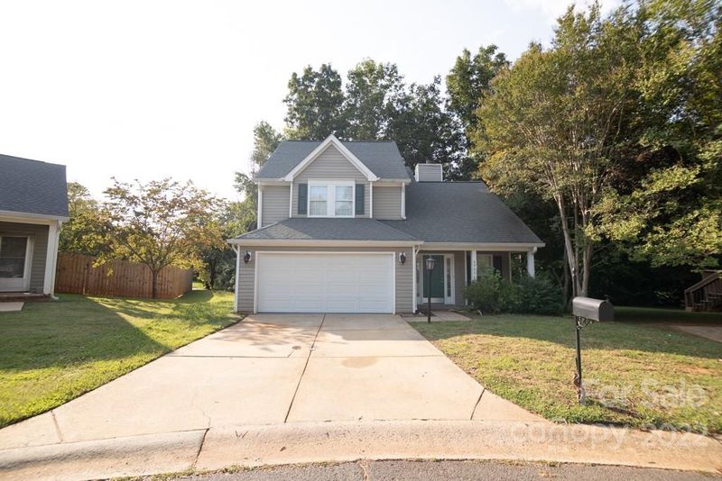 8905 Chesham Dr, Charlotte, NC 28227