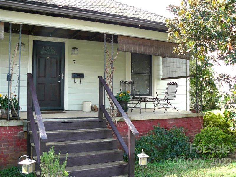 7 1st St, Cramerton, NC 28032