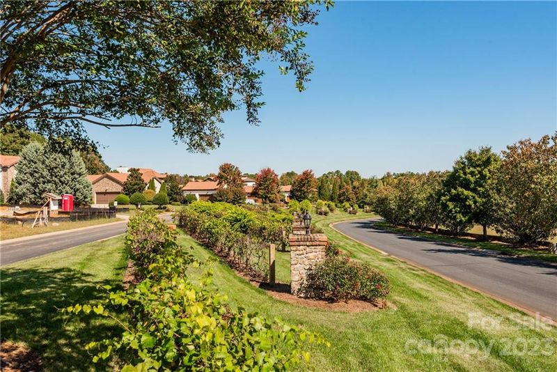 5983 Rolling Ridge Dr, Kannapolis, NC 28081