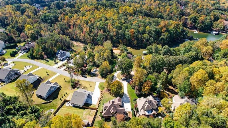 561 Oak Tree Rd, Mooresville, NC 28117