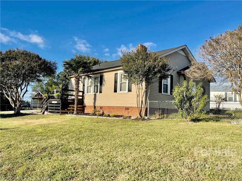 16 Elm St, Great Falls, SC 29055