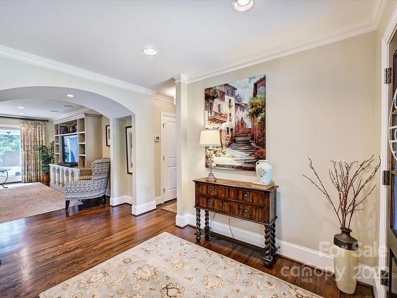 3826 Warrington Dr, Charlotte, NC 28211