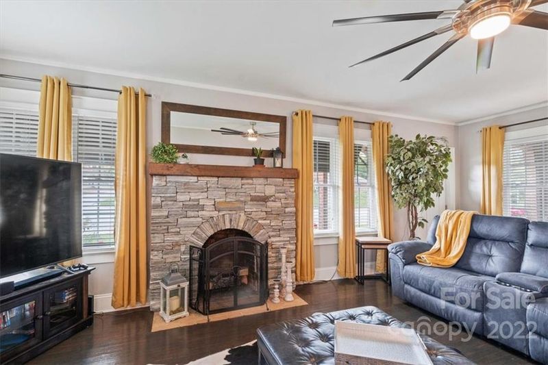 407 1st St E, Conover, NC 28613