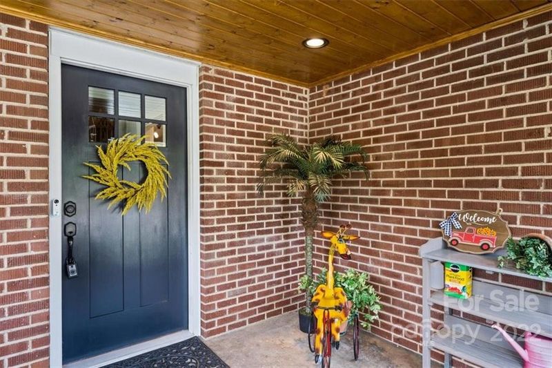 407 1st St E, Conover, NC 28613