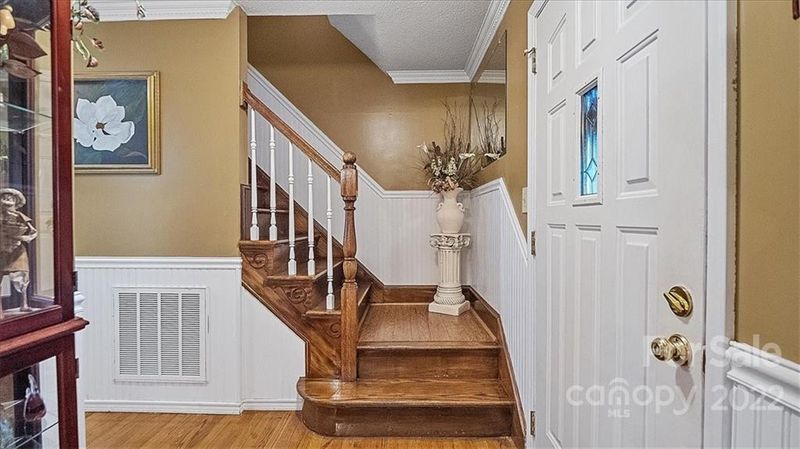 900 Manor Dr, Kings Mountain, NC 28086