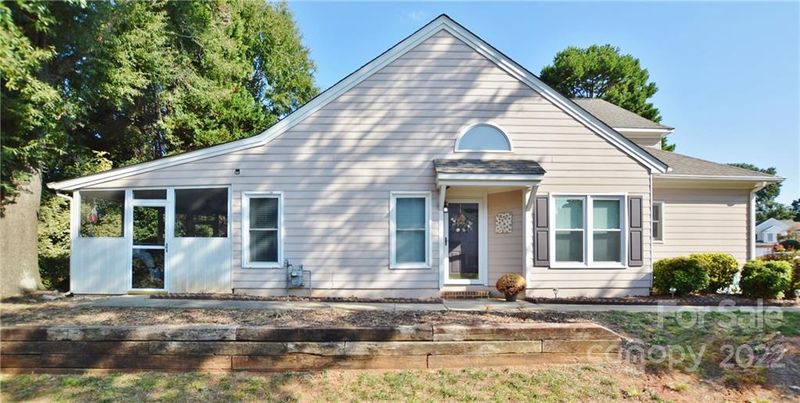8719 Fox Chase Ln, Charlotte, NC 28269