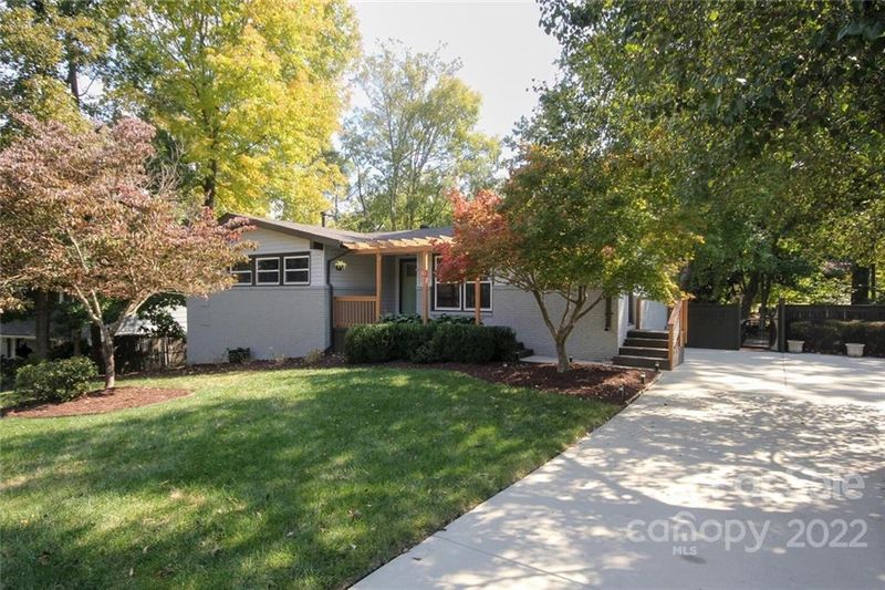 1210 Crown Ct, Charlotte, NC 28211
