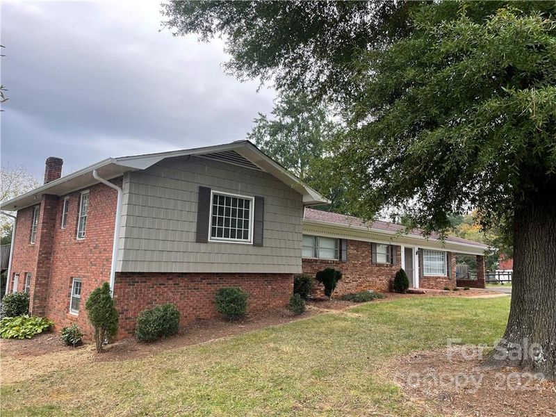 625 29th Ave NE, Hickory, NC 28601