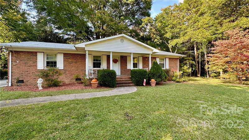 9609 Forest Dr, Charlotte, NC 28216