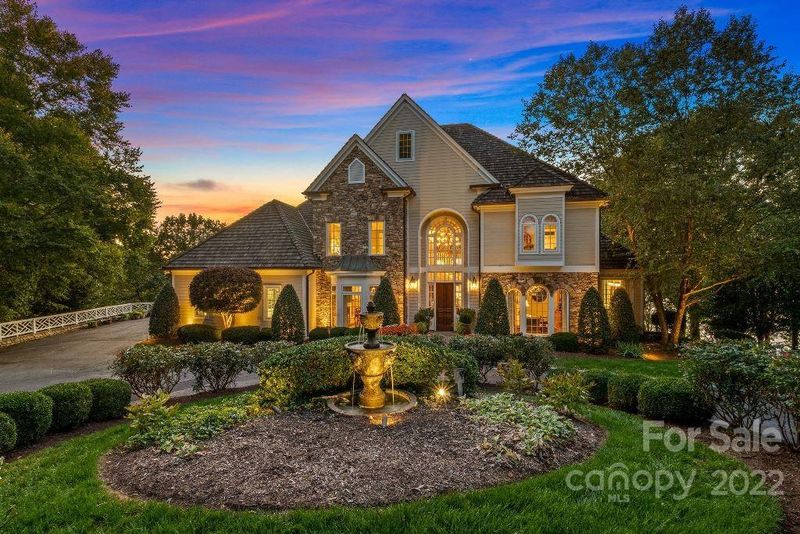 541 43rd Avenue Ct NW, Hickory, NC 28601