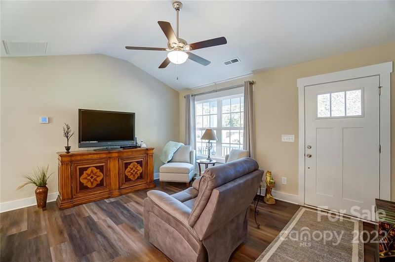 121 Pine Tree Rd, Statesville, NC 28677