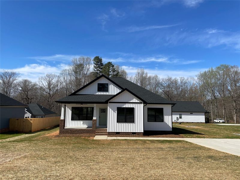 504 Valley St, Stanley, NC 28164