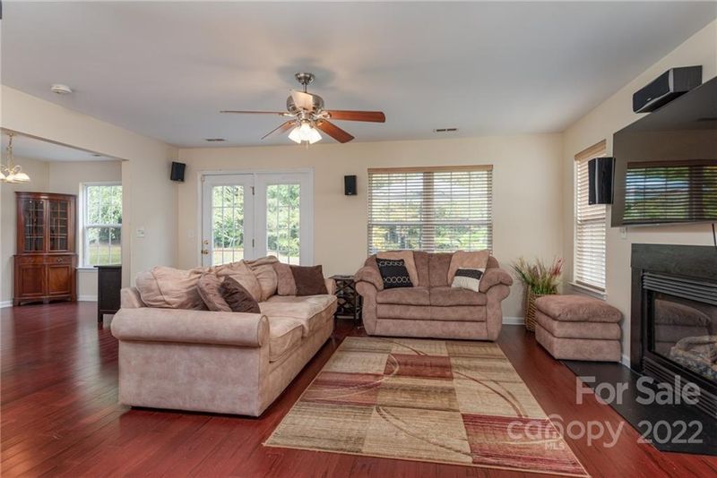 77 Ashton Bluff Cir, Mount Holly, NC 28120