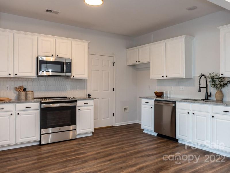15015 Santa Lucia Dr, Charlotte, NC 28277