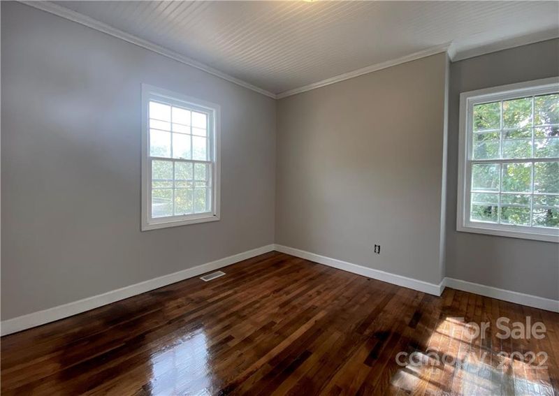 1217 11th St NW, Hickory, NC 28601
