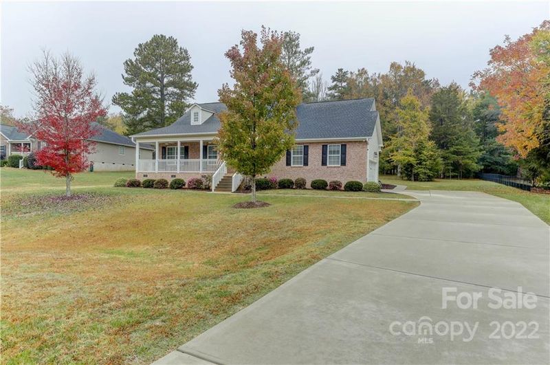 543 Sand Trap Dr, York, SC 29745