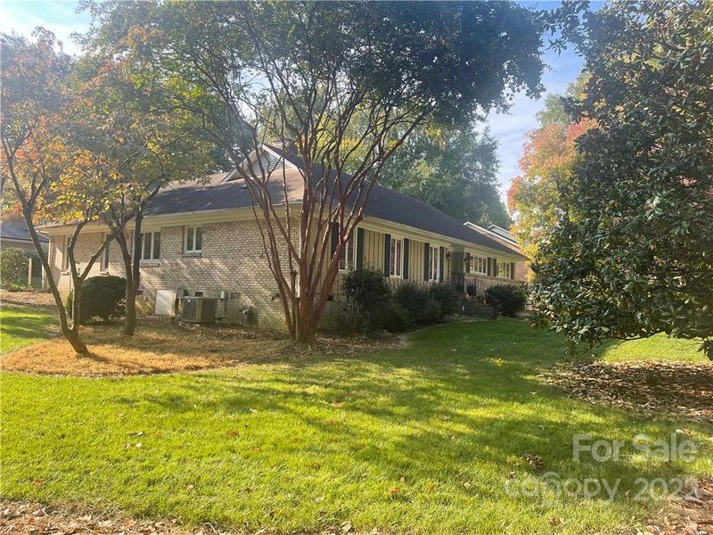 1316 Bearmore Dr, Charlotte, NC 28211