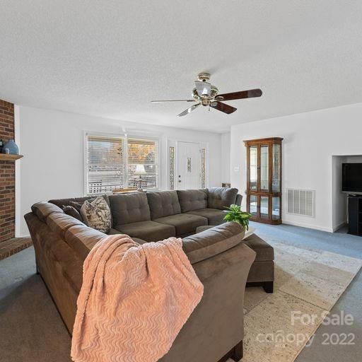 8201 Laurel Oak Ct, Harrisburg, NC 28075