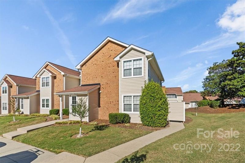 7816 Renaissance Ct, Charlotte, NC 28226