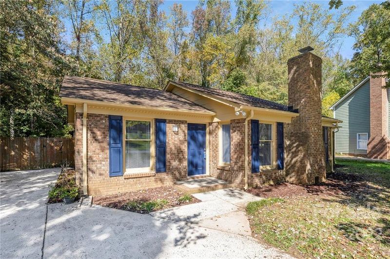 929 Foxborough Rd, Charlotte, NC 28213