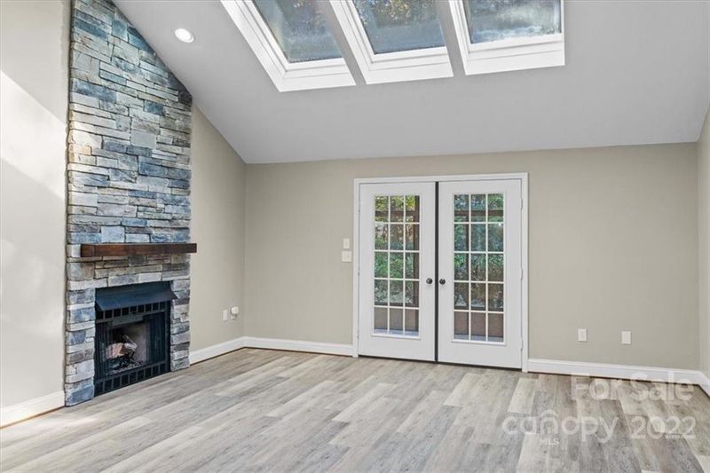 1724 12th St NE, Hickory, NC 28601