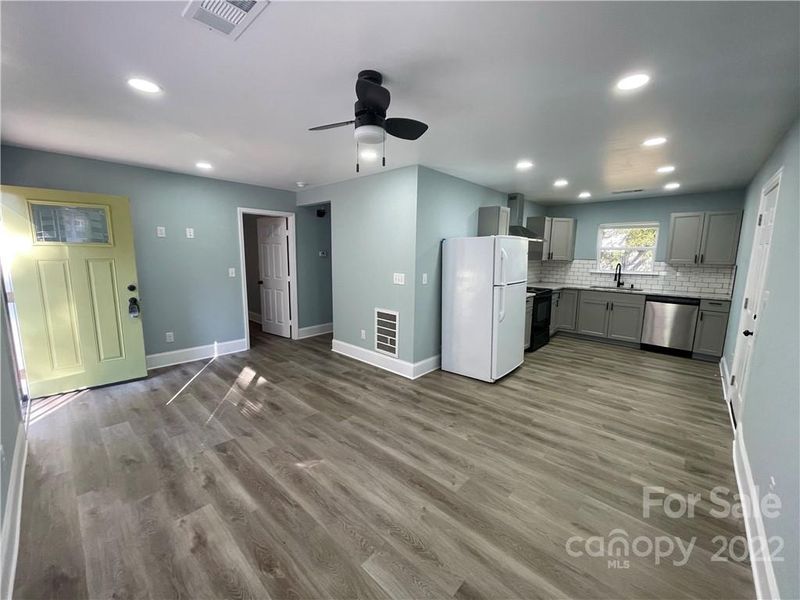 512 E Peachtree St, Dallas, NC 28034