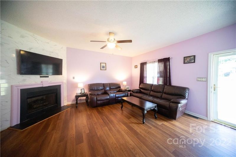 2146 Redberry Ln, Conover, NC 28613