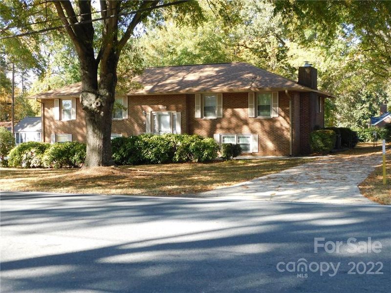 512 Rogers Lake Rd, Kannapolis, NC 28081