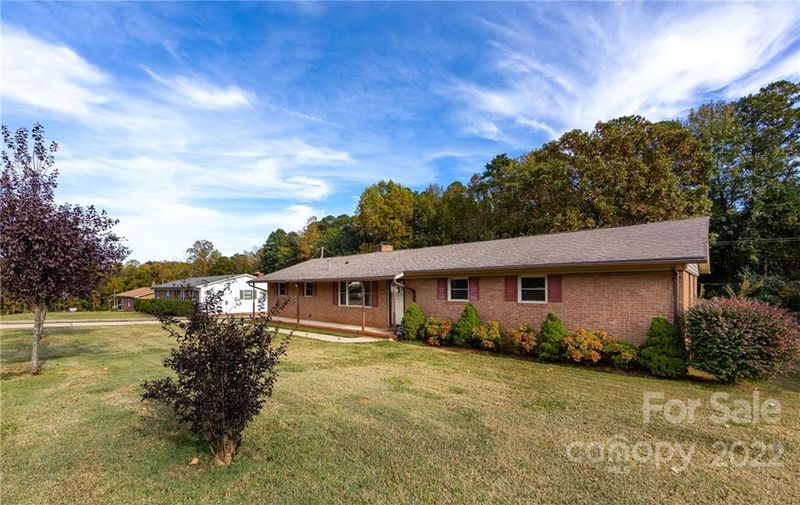 1321 Watts Dr, Charlotte, NC 28216