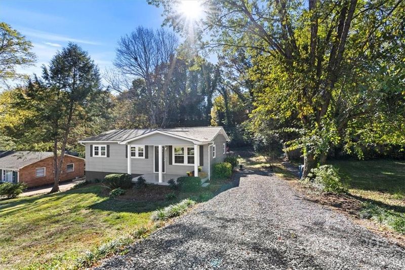 1065 NW 14th Ave, Hickory, NC 28601