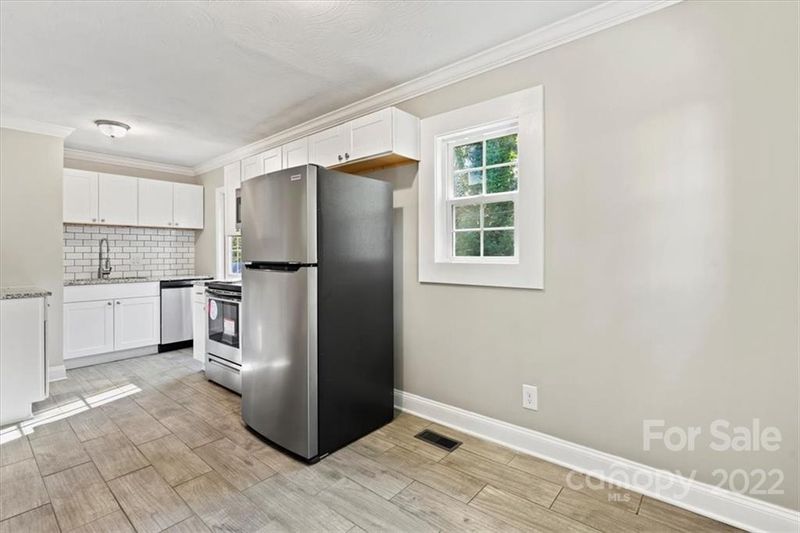 1065 NW 14th Ave, Hickory, NC 28601