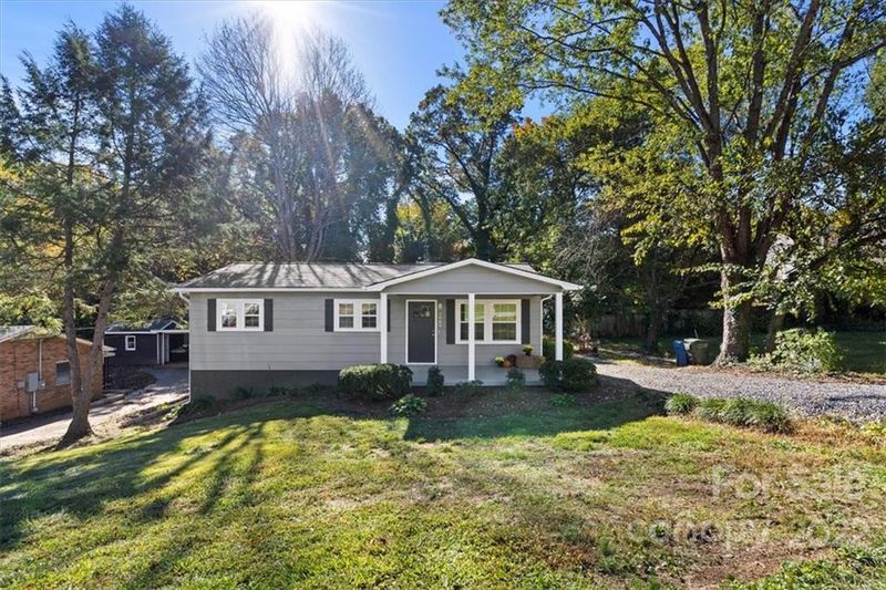 1065 NW 14th Ave, Hickory, NC 28601