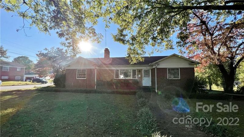 107 27th St NW, Hickory, NC 28601