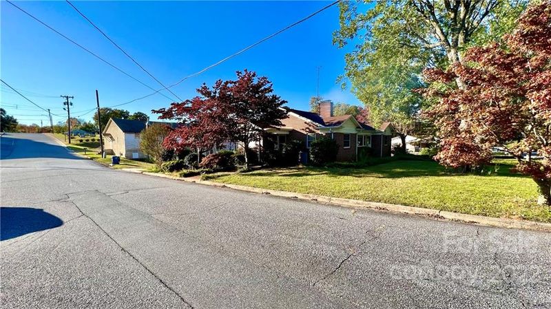 107 27th St NW, Hickory, NC 28601