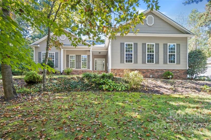 2056 Lynmore Dr, Sherrills Ford, NC 28673