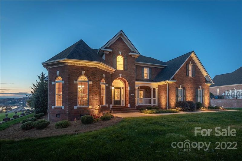 219 44th Ave NW, Hickory, NC 28601