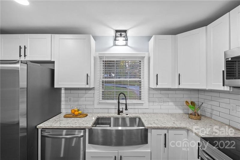 2425 Dogwood Cir, Charlotte, NC 28208