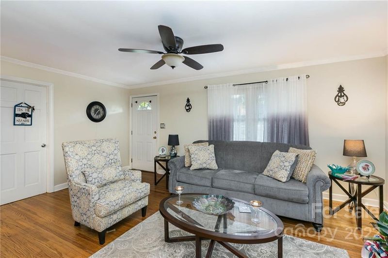 611 Lowell Ave, Lowell, NC 28098