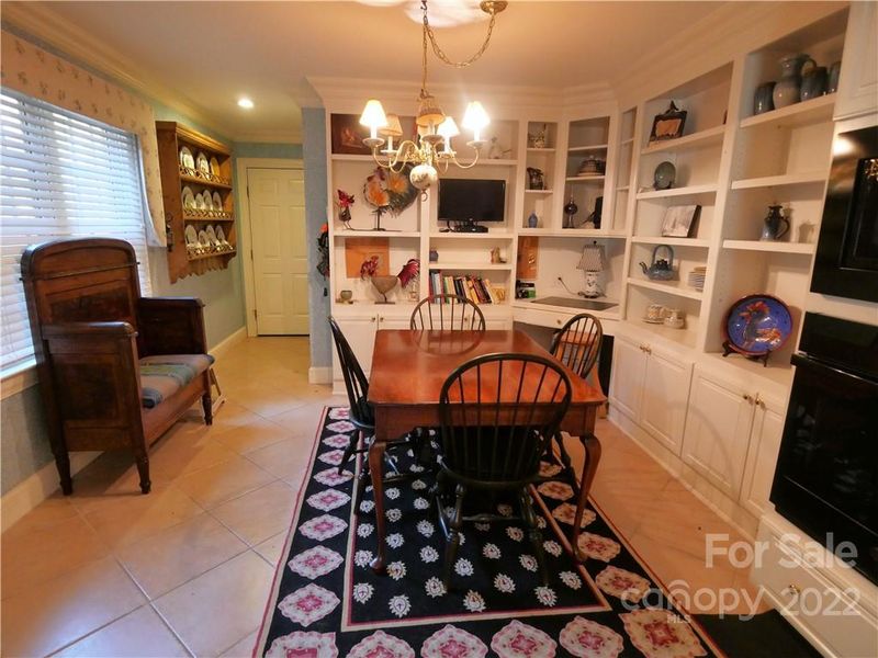 848 1st St NE, Hickory, NC 28601