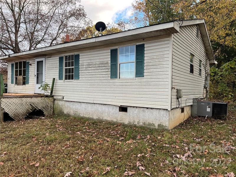 1906 E Cloaninger Ave, Statesville, NC 28625