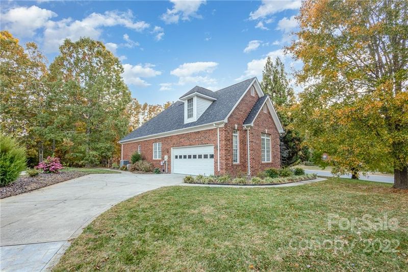 2700 Dogleg Ct, Matthews, NC 28104