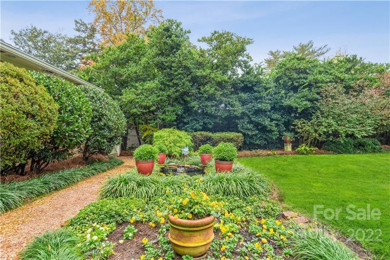 5432 Sharon Rd, Charlotte, NC 28210