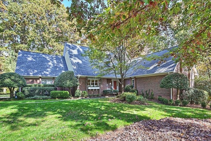 4933 Derbyshire Dr, Charlotte, NC 28270