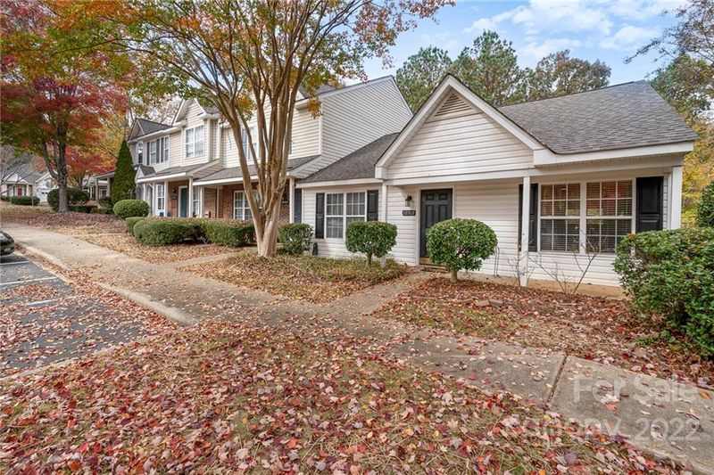 10519 Prairie Ridge Ln, Charlotte, NC 28213