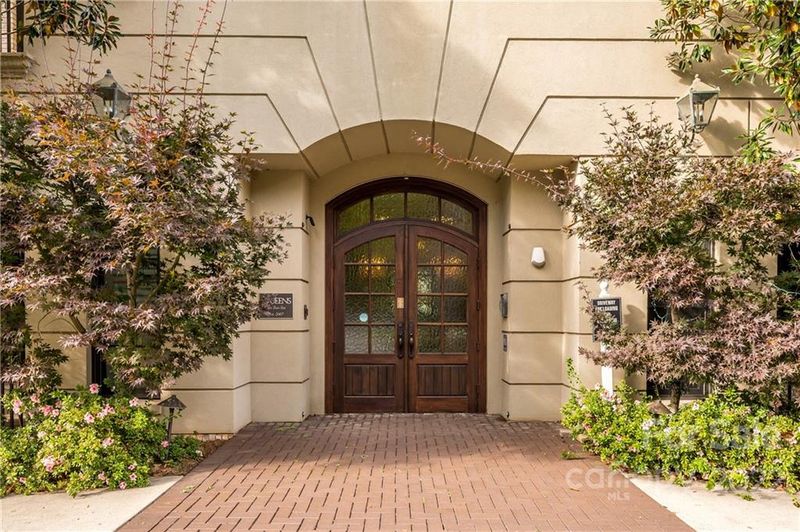 626 Queens Rd #301, Charlotte, NC 28207