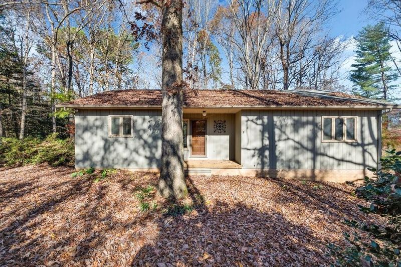 3105 24th St, Hickory, NC 28601