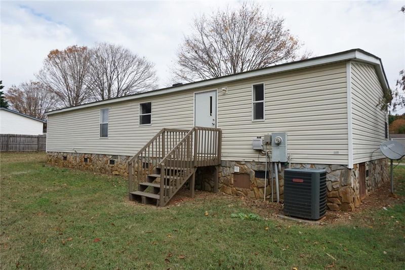 2371 Springdale Dr, Newton, NC 28658
